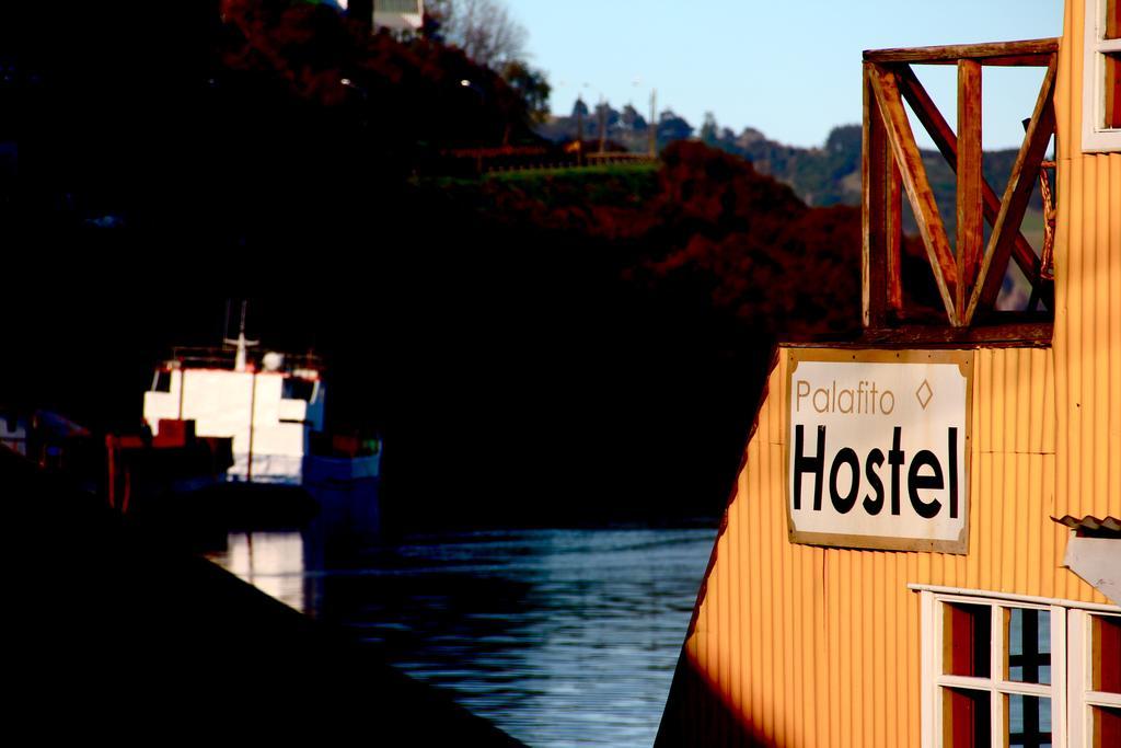 Palafito Hostel Castro Esterno foto